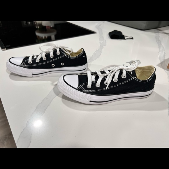 Converse all star - black/white - size 6 woman’s  (unisex) - Picture 2 of 5